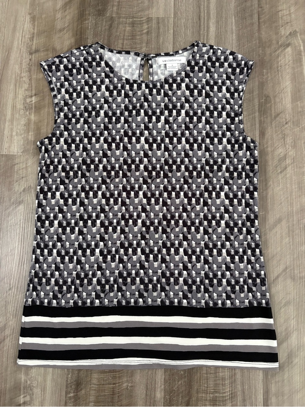 Liz Claiborne Black & White Patterned Sleeveless Top